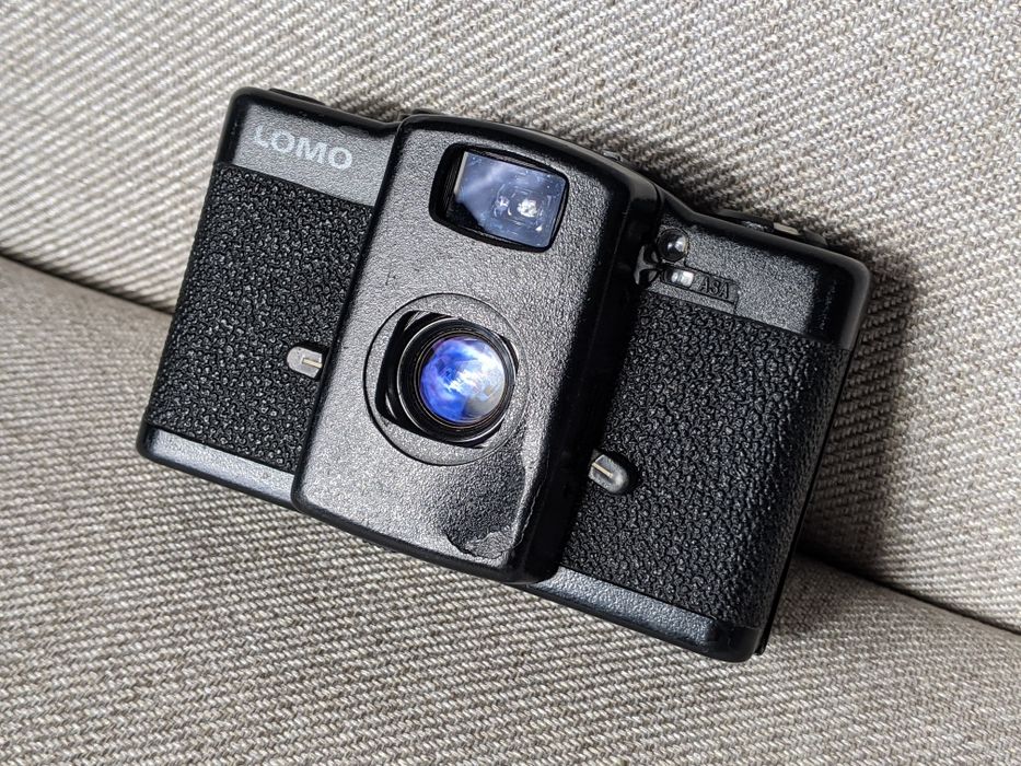 Ломо Компакт-Автомат (ЛКА, Lomo LC-A) в робочому стані з косметичним дефектом
