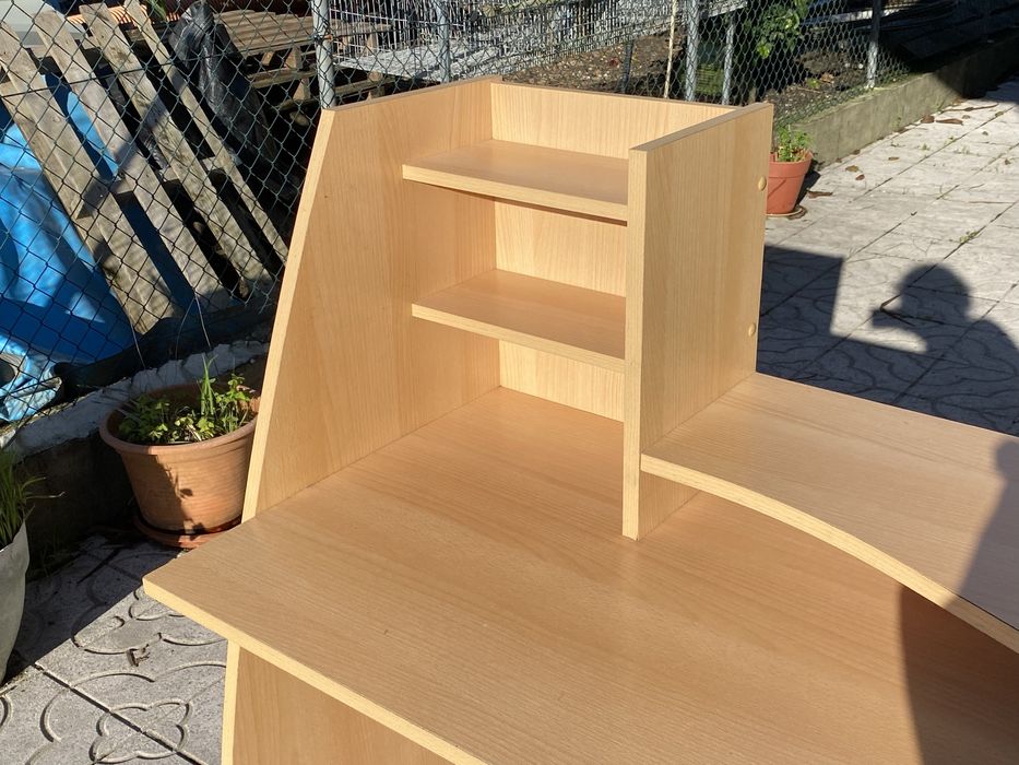 Vendo secretária em madeira