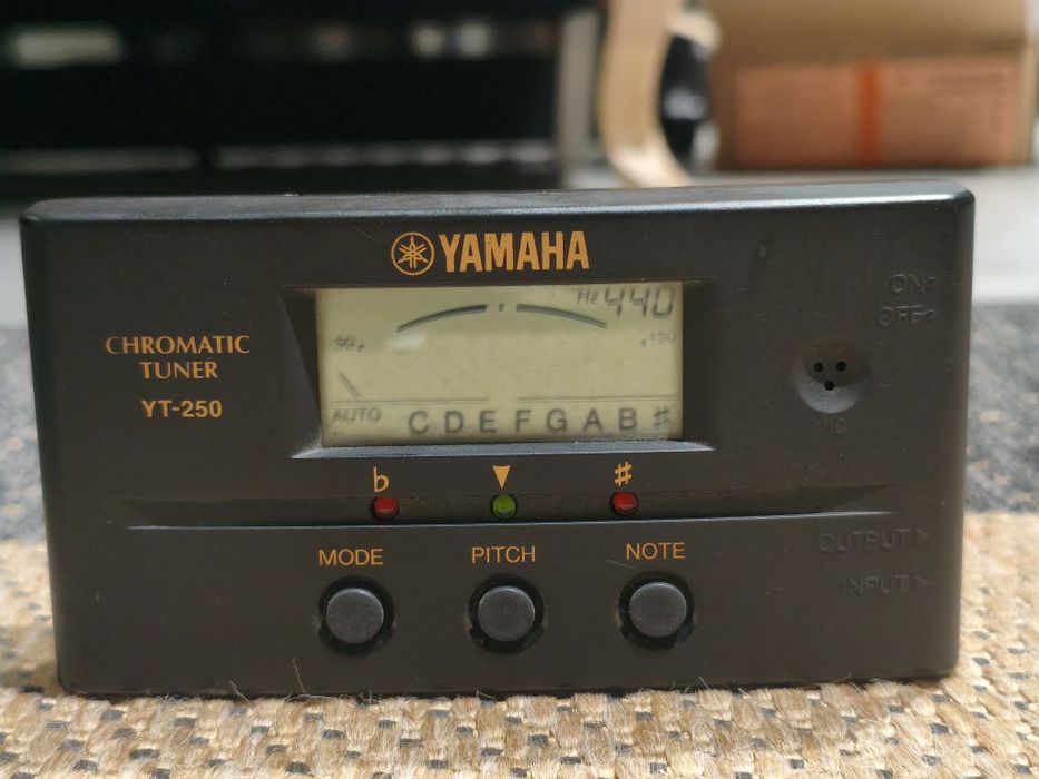 Yamaha YT-250 tuner stroik gitar