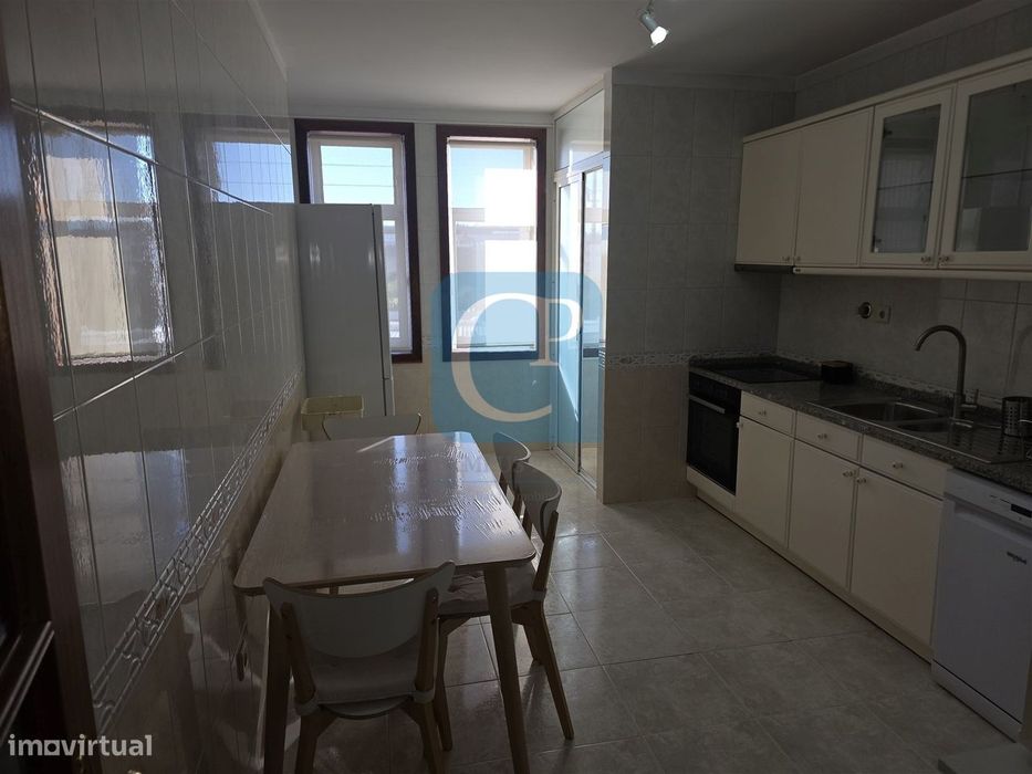 Apartamento T2 na Avenida D. Afonso Henriques, Rio Tinto, Gondomar