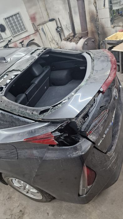 Продам Toyota prius prime