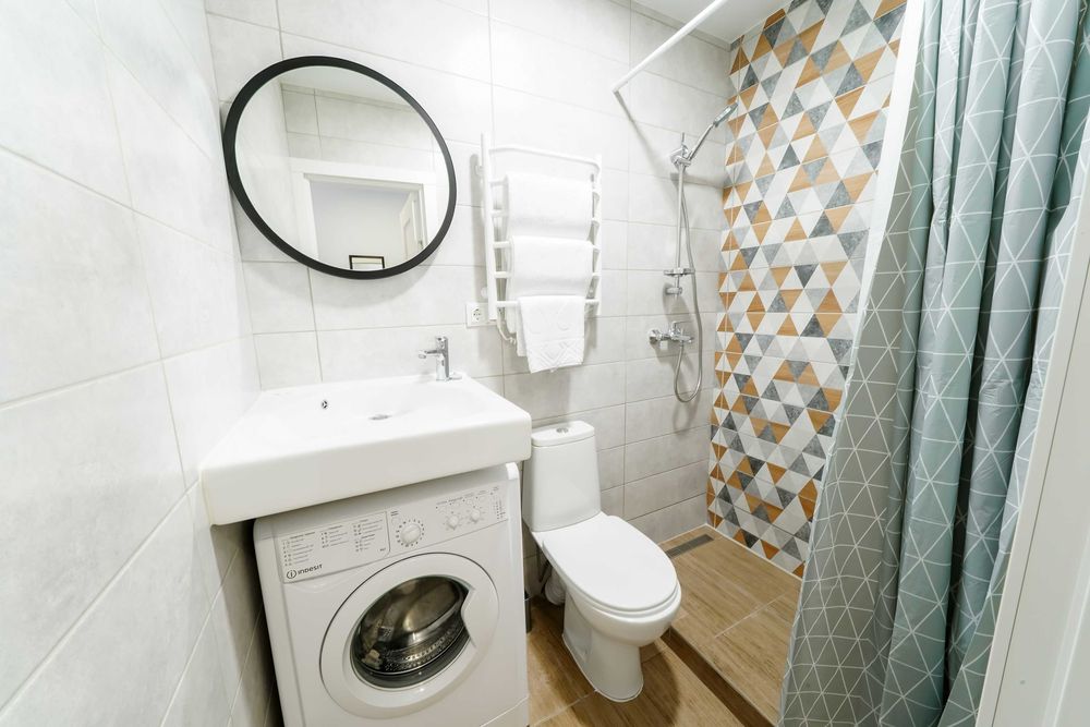 Сучасна ТЕПЛA студія подобово: Ідеально для відпочинку та роботи #T432