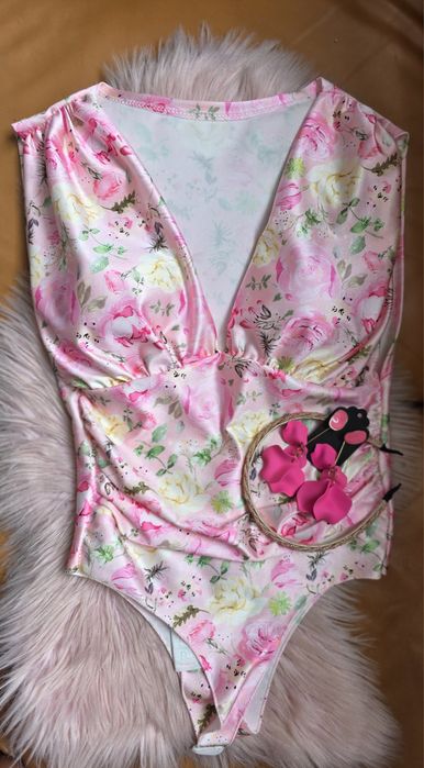 Sprzedam body w kwiaty. Nowe