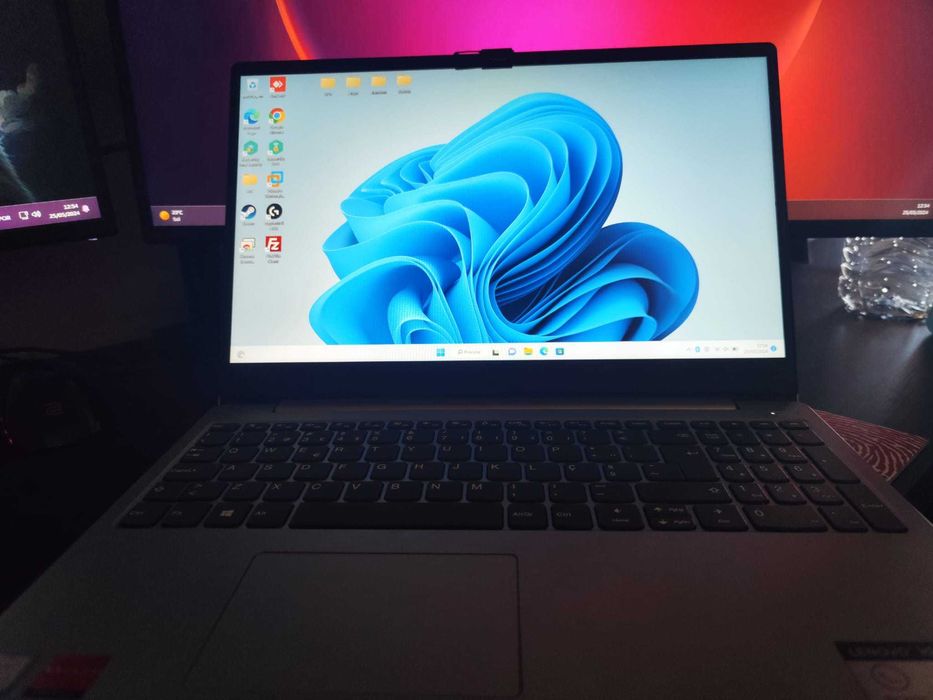 Portátil Lenovo 330s (i7 8th Gen) - Como Novo