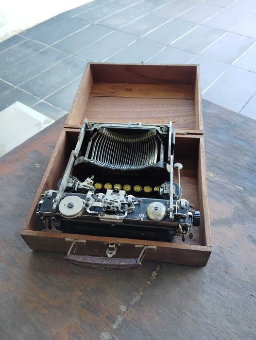 Maquina de Escrever Dobrável Corona 3