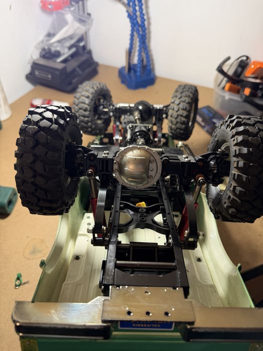 Model RC 1:10 TAMIYA HighLift Toyota Hiux 4x4 crawler