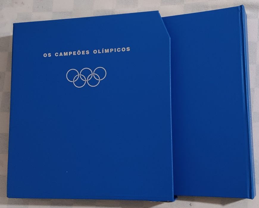 Dossiês para coleções de selos ou moedas