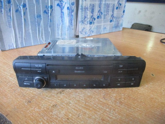 Rádio / auto-rádio SKODA Octavia II Break (1Z5)