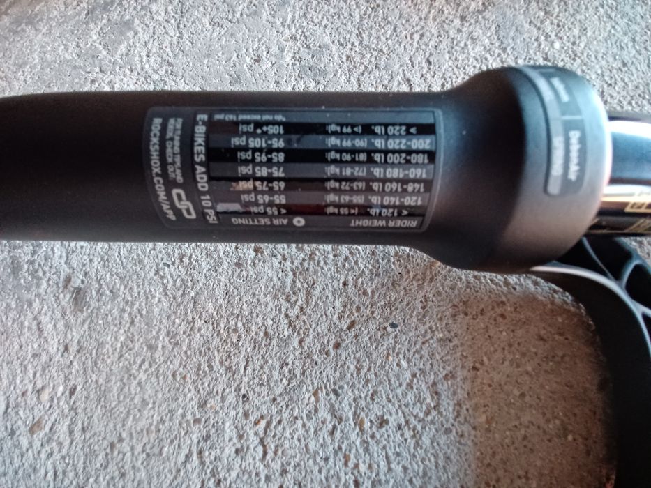 Suspensão BTT RockShox YARI RC 27.5