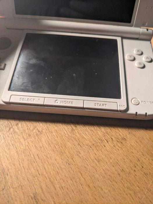 White Nintendo 3DS LL