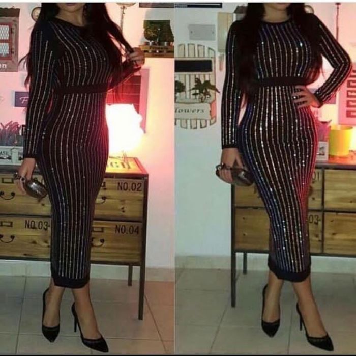 Сукня з камінцями