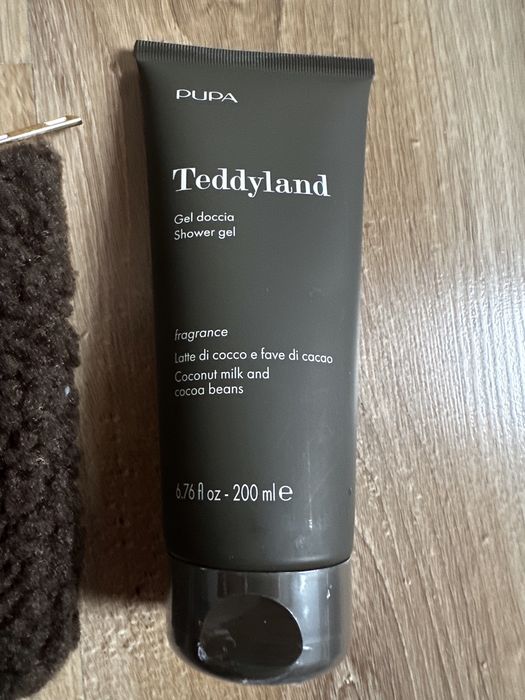 Kosmetyczka z żelem  kokosowym pod  prysznic firmy  Pupa