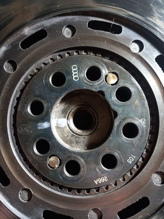 Маховик двохмасовий 158105266А на Ауді 4 1.8