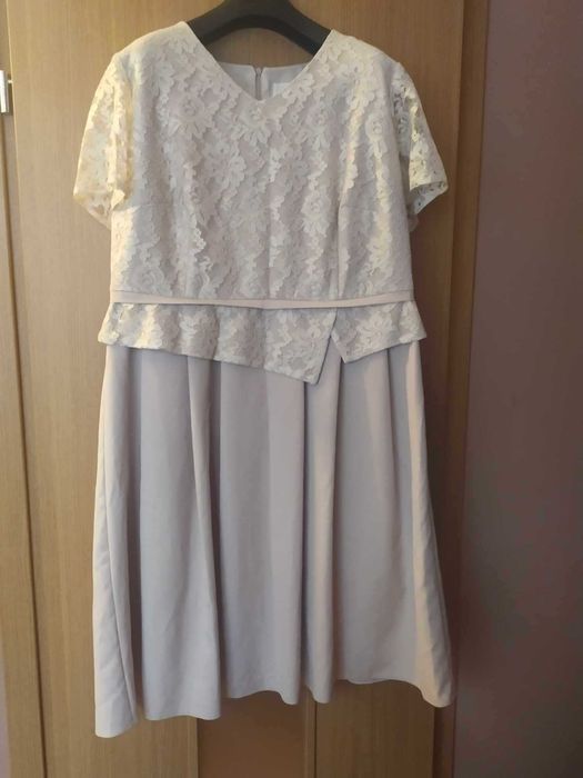 sukienka Exclusive 50 beżowa