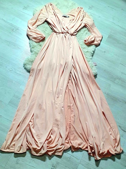 Długa sukienka z rozcięciem M/L