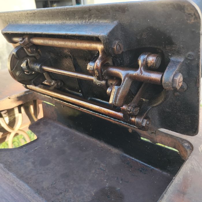 Máquina de costura Singer antiga