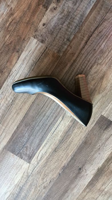 Pantofle damskie na obcasie za pare