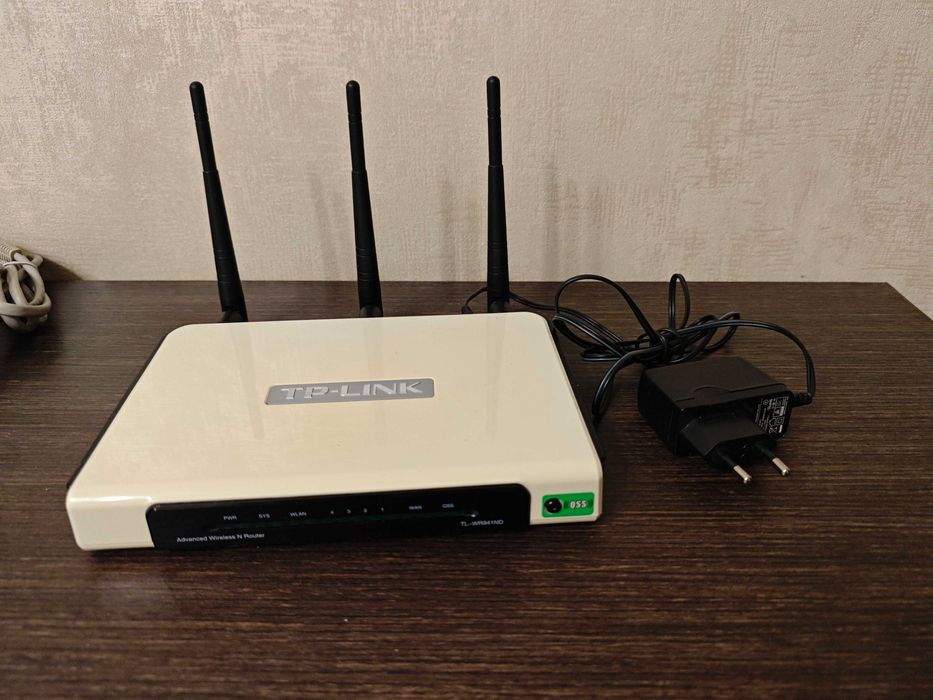 Маршрутизатор Комутатор  TP-Link Tenda