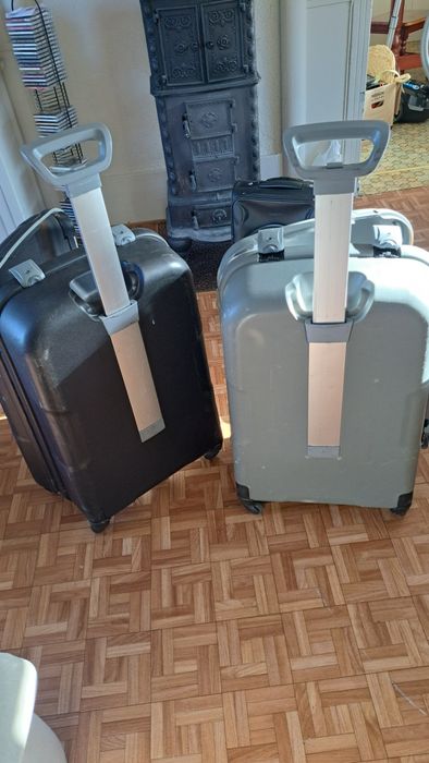 Продаж 2х валізи Travel