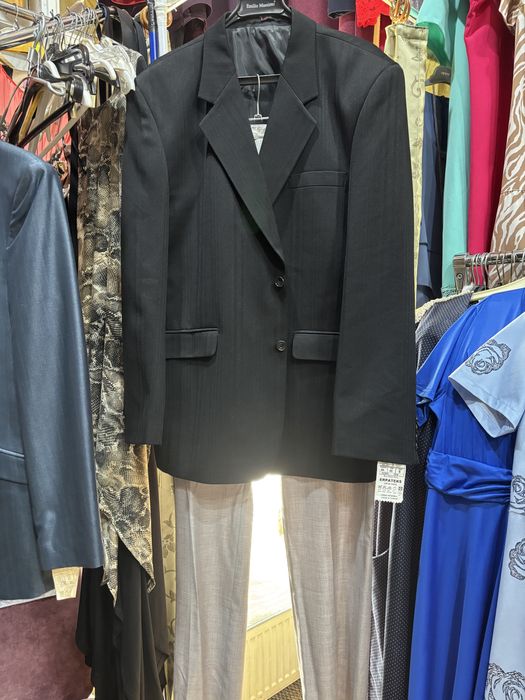 Костюмы мужские новые