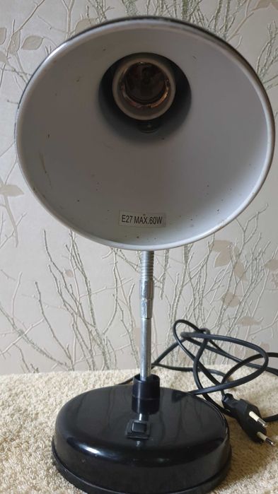 Настольная лампа.