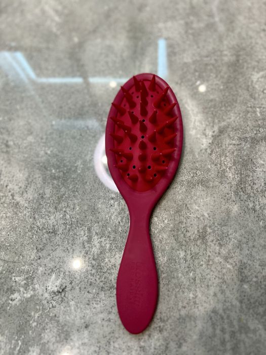 Szczotka do wcierki silikonowa bordowa z rączką