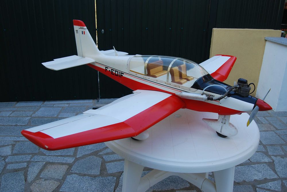 Avião aeromodelismo Graupner Robin DR 400