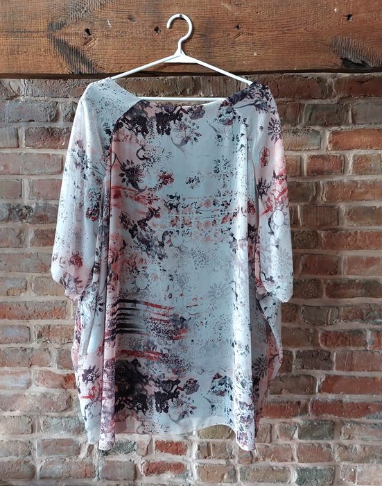 Elegancka wiosenno-letnia bluzka plus size 50/52