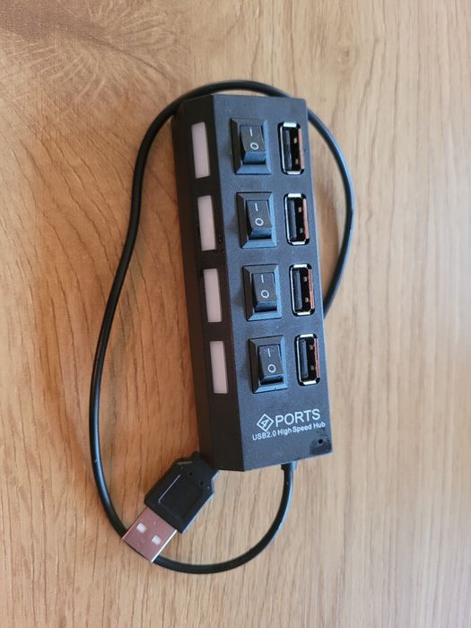 USB hub jest  nowy