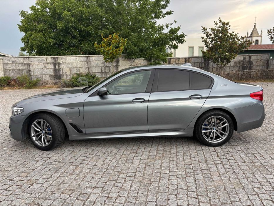 BMW 530e iPerformance Pack M c/IVA dedutível