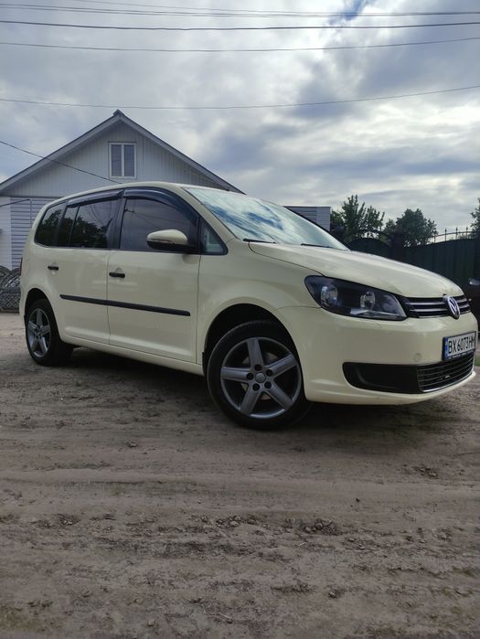 Volkswagen Touran ціна - сім шістсот дев'яносто дев'ять