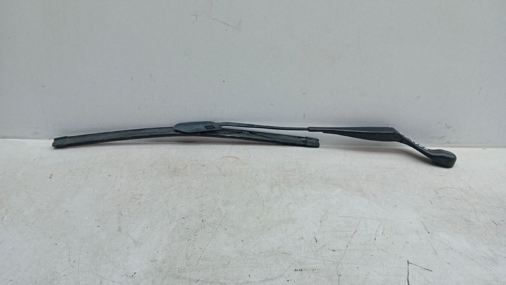 Haste / braço de escova limpa vidros frente esquerda MERCEDES-BENZ Cla