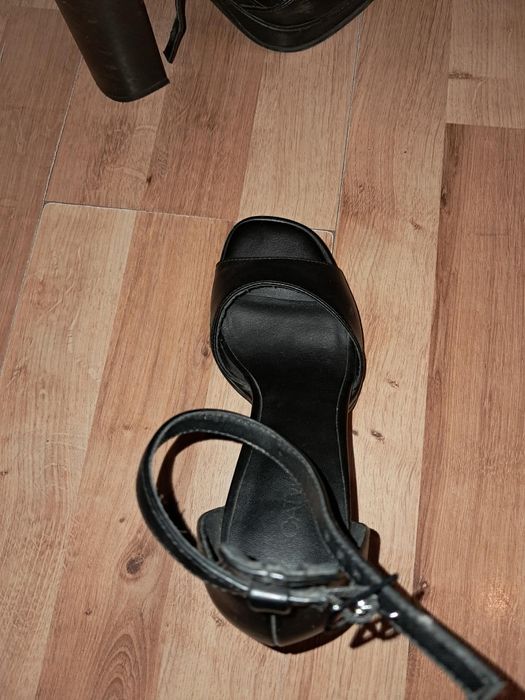 Buty na słupku czarne