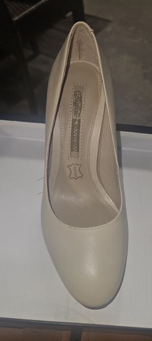 Szpilki beż,beżowe skóra