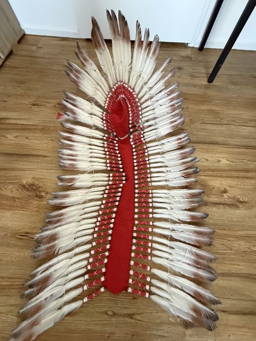Strój indianina z prawdziwych piór