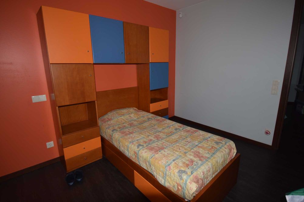 Vende-se Mobilia de Quarto