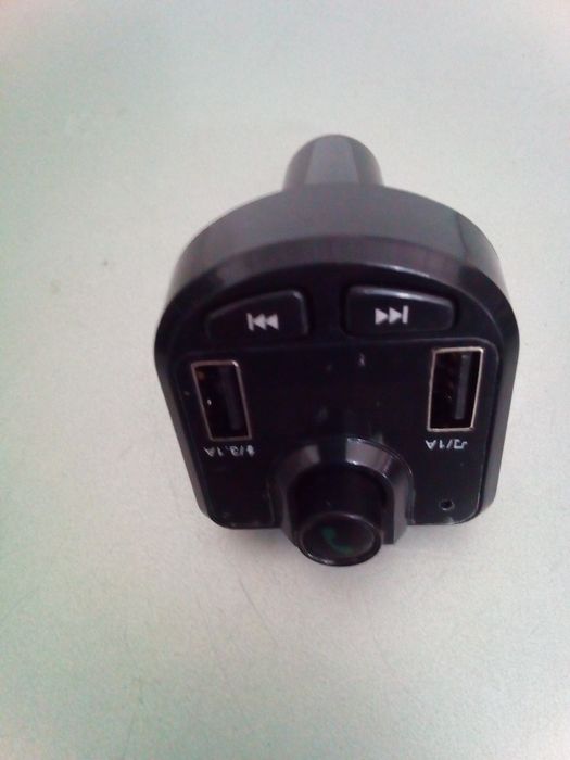 Ficha de Isqueiro c/radio e portas usb telefone
