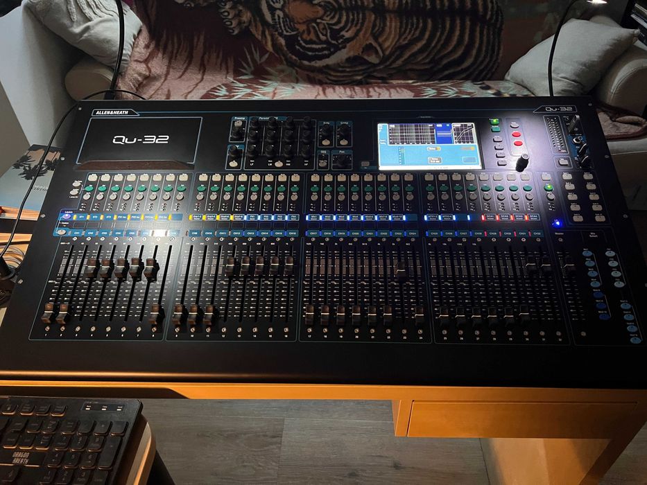 Allen & Heath Qu-32 - Mixer studyjny, estradowy.