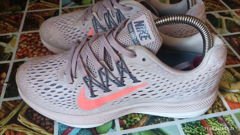 Кросівки Nike ZOOM WINFLO 5