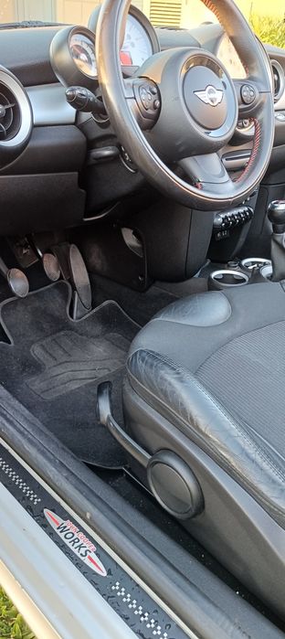 Carro icónico descapotável desportivo