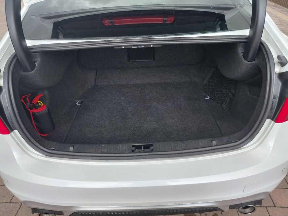 VOLVO S60 D4 181KM