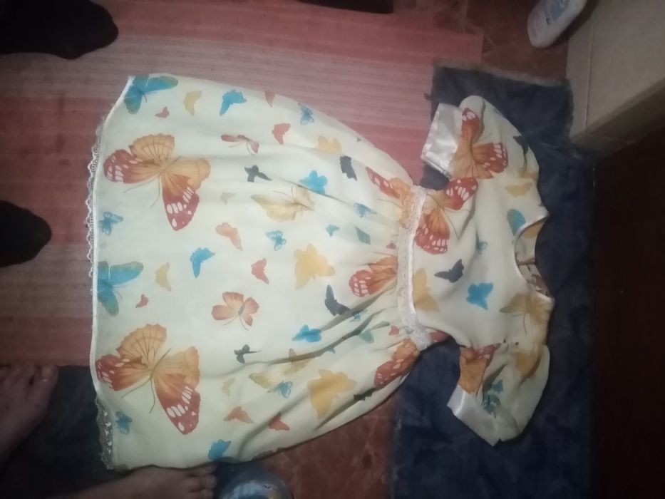 літнє платтячко, дуже гарне, на маленьку красуню 128-140