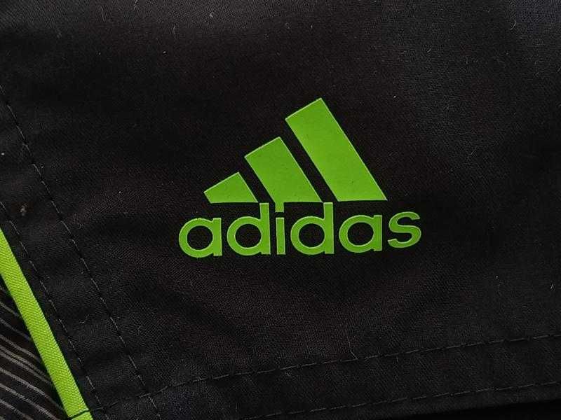 Чоловічі плавальні шорти Adidas у чудовому стані розмір S