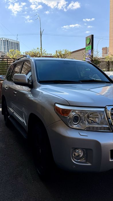 Toyota Land Cruiser 200  2013