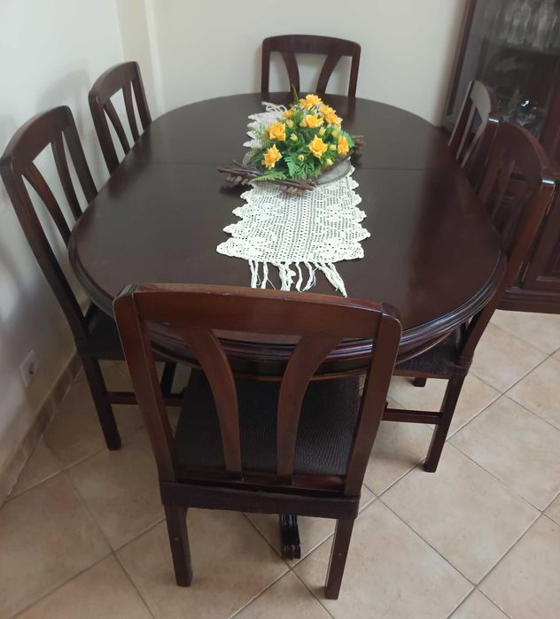 Mesa sala de jantar com cadeiras