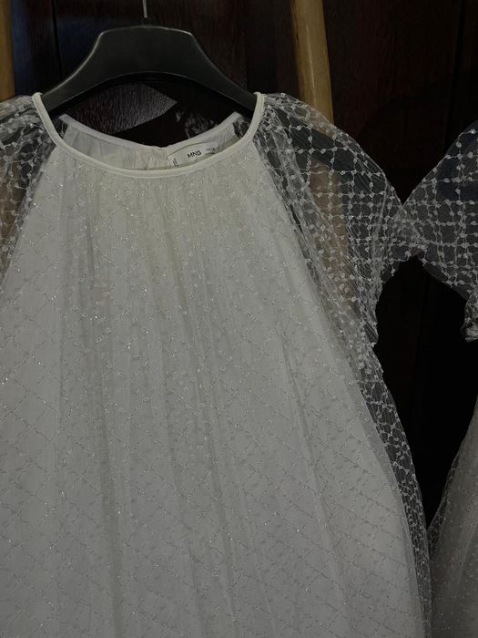 Vestido branco com brilhantes da Mango