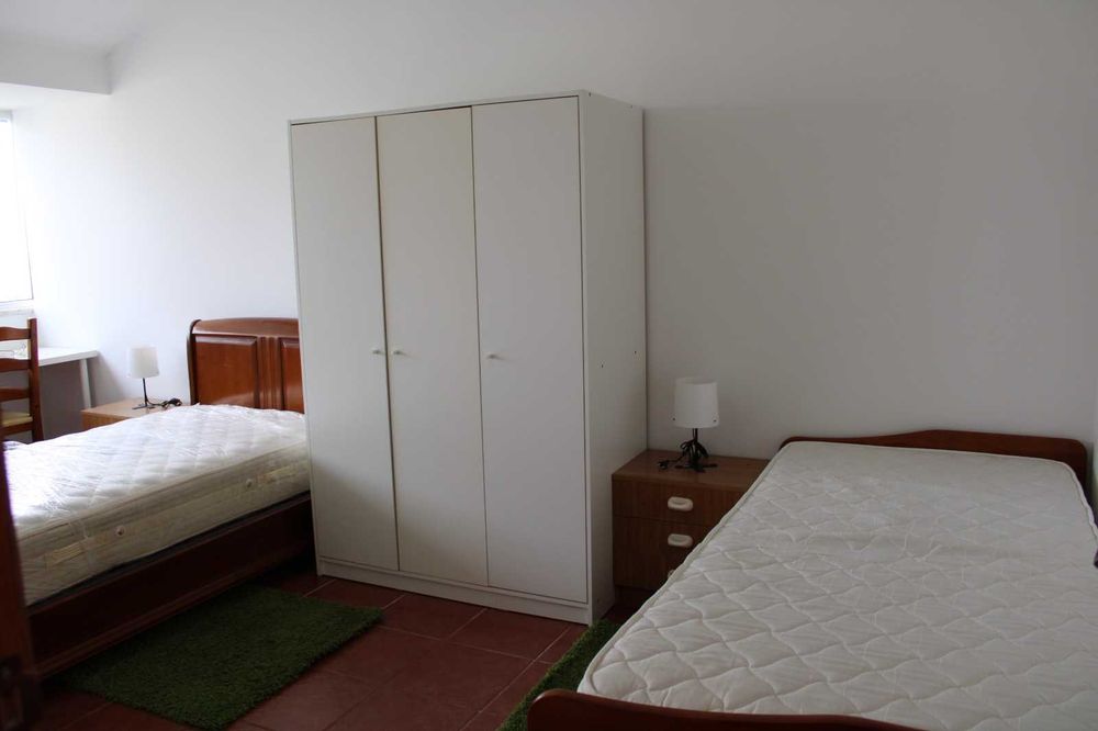 Quarto Duplo (2 Camas) para Arrendar com Despesas Incluídas