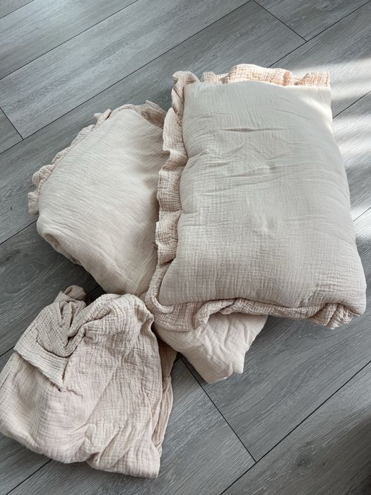 Дитяча постіль в ліжечко