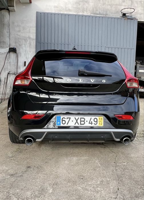 Volvo v40 d2 r-design
