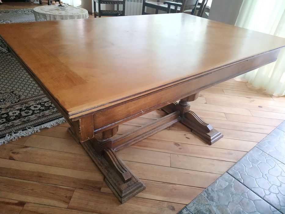 Антикварная мебель, комод, стол, лавка, стулья, зеркало